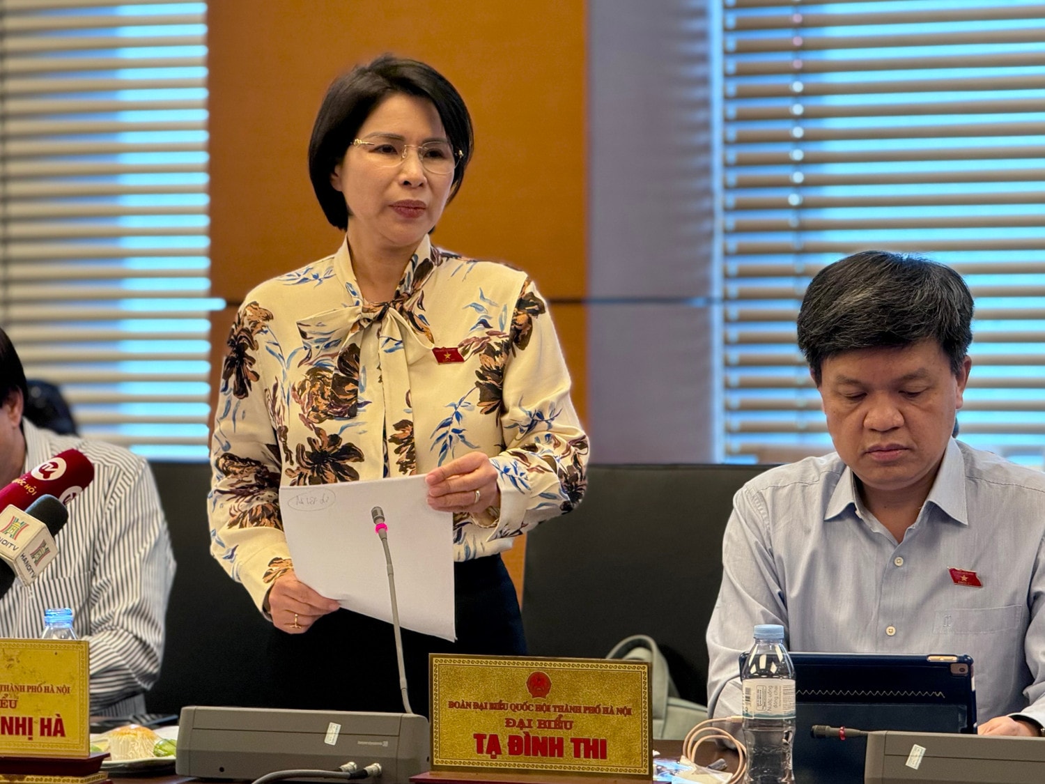 ĐBQH Trần Thị Nhị Hà (Hà Nội) phát biểu tại buổi thảo luận tổ. Ảnh: Phi Long