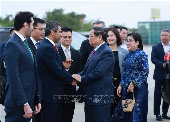 Lễ tiễn Thủ tướng Phạm Minh Chính và Phu nhân sang thăm chính thức UAE, Nhà nước Qatar và tham dự Hội nghị Sáng kiến đầu tư tương lai lần thứ 8 tại Vương quốc Saudi Arabia tại sân bay quốc tế Nội Bài. Ảnh: Dương Giang/TTXVN