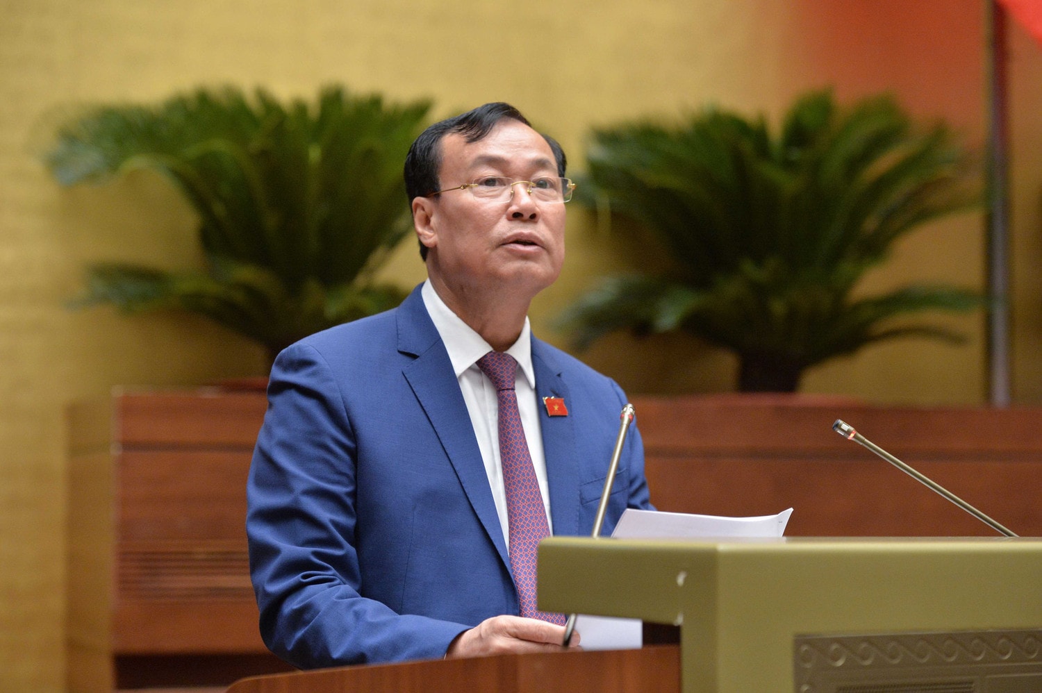 chu-nhiem-uy-ban-quoc-phong-va-an-ninh-le-tan-toi-trinh-bay-bao-cao-tham-tra.jpg