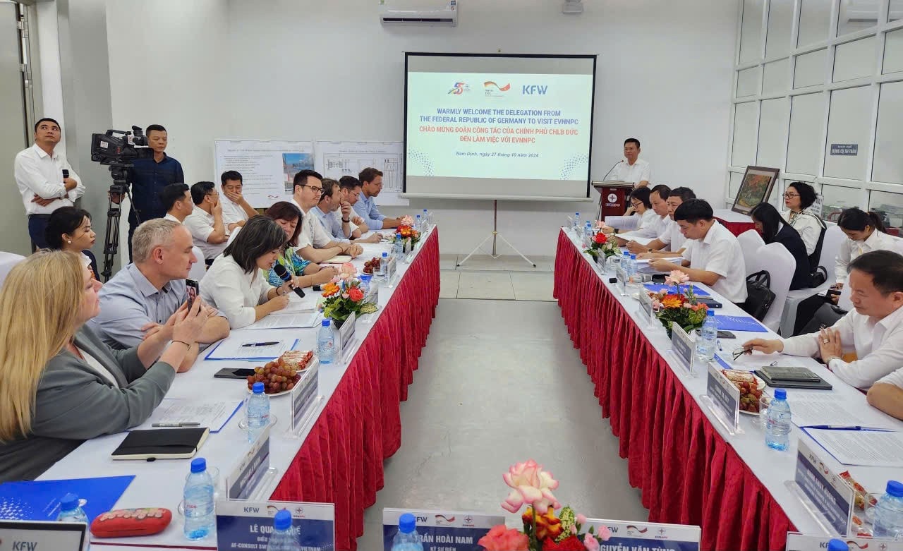 anh-1-toan-canh-buoi-lam-viec-giua-doan-cong-tac-cap-cao-cua-chinh-phu-chlb-duc-voi-evnnpc-anh-npc.jpg
