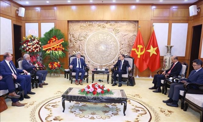 Trưởng Ban Đối ngoại Trung ương Lê Hoài Trung tiếp Bí thư toàn quốc Đảng Cộng sản Pháp Fabien Roussel. Ảnh: Phương Hoa/TTXVN