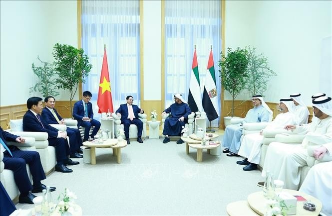 Thủ tướng Phạm Minh Chính hội đàm với Tổng thống Các Tiểu Vương quốc Arab Thống nhất (UAE) Mohamed bin Zayed Al Nahyan. Ảnh: Dương Giang/TTXVN