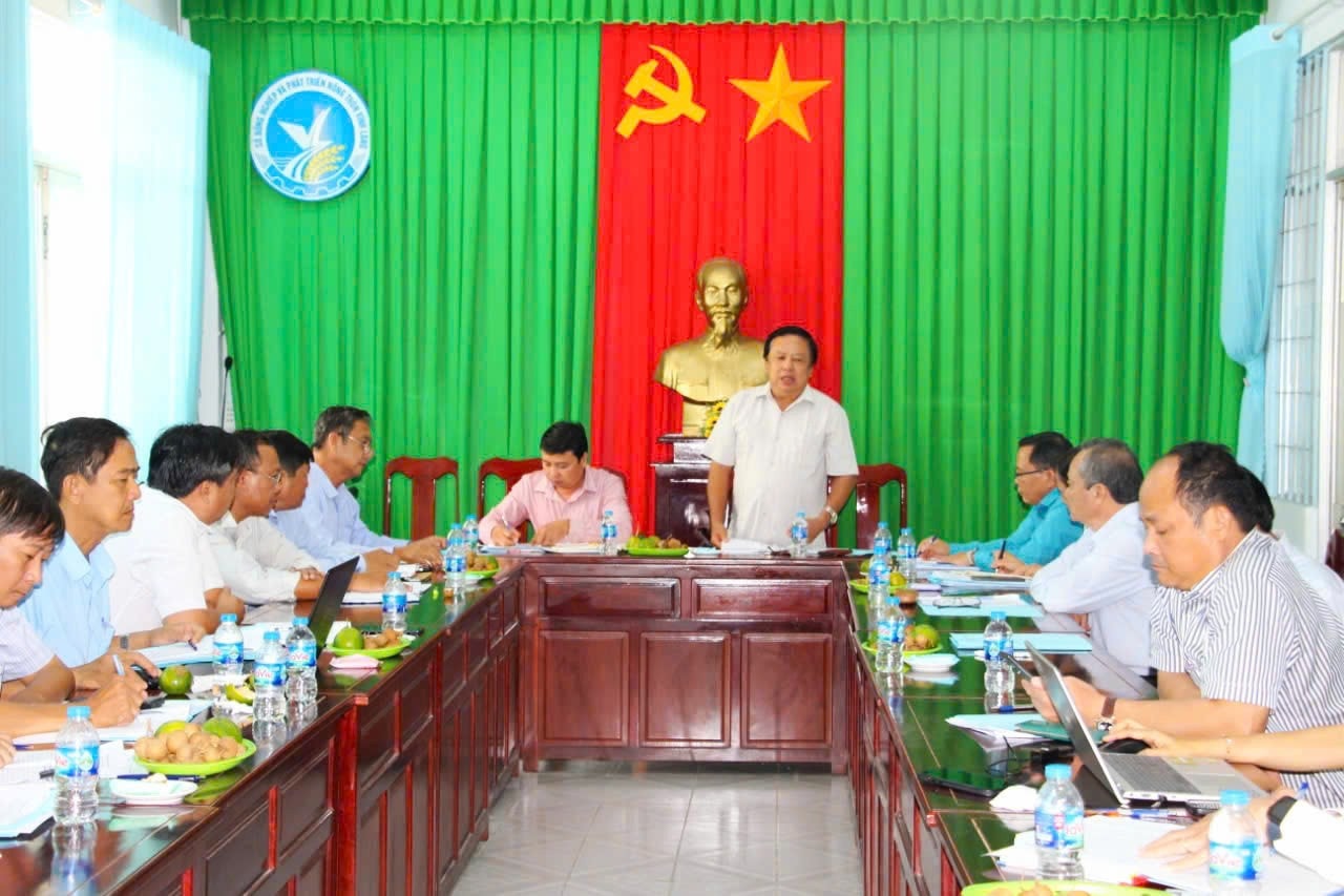 Phó Chủ tịch UBND tỉnh Vĩnh Long Nguyễn Văn Liệt phát biểu làm rõ thêm một số nội dung Đoàn khảo sát quan tâm. Ảnh: Hữu Tài