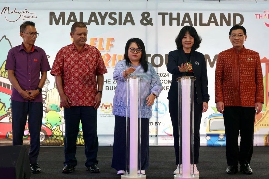 At an awareness-raising event to promote cross-border tourism between Malaysia and Thailand (Photo: Bernama) At an awareness-raising event to promote cross-border tourism between Malaysia and Thailand (Photo: Bernama)