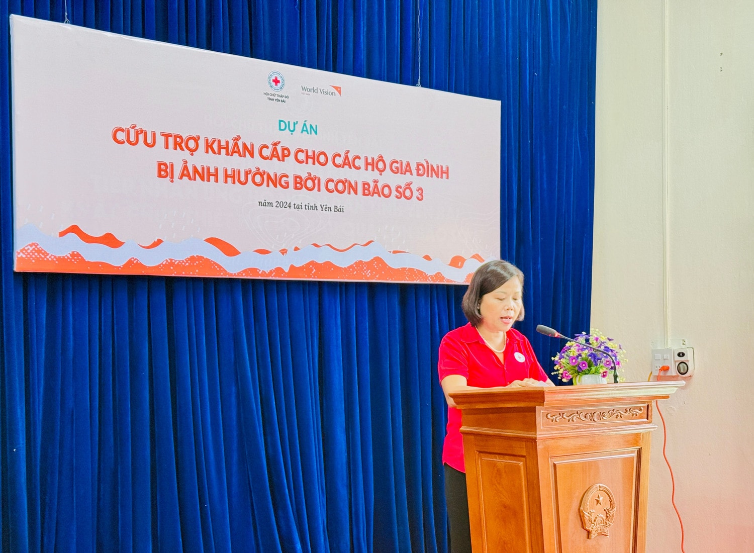 ba-sung-thi-may-pho-chu-tich-hoi-chu-thap-do-tinh-yen-bai-phat-bieu.jpg