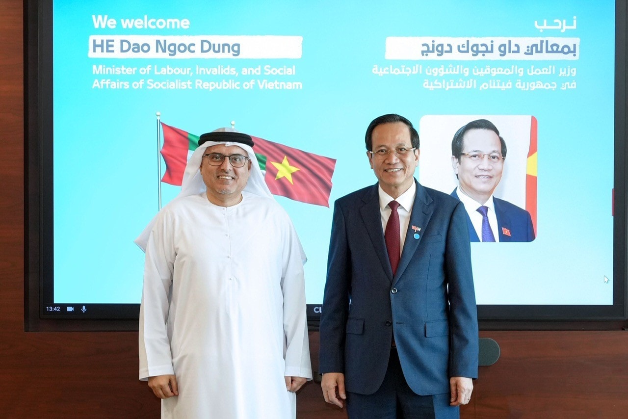 anh-1-bo-truong-dao-ngoc-dung-va-bo-truong-bo-truong-bo-nguon-nhan-luc-uae-abdulrahman-abdulmannan-al-awar.jpg