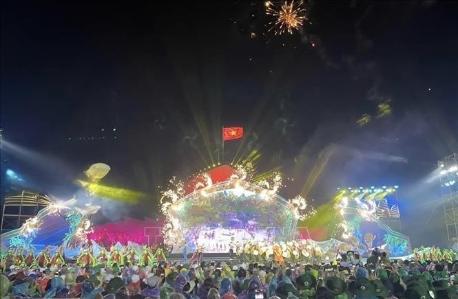 The ceremony held in Sam Son city, Thanh Hoa province, on October 27 evening. (Photo: VNA) The ceremony held in Sam Son city, Thanh Hoa province, on October 27 evening. (Photo: VNA)