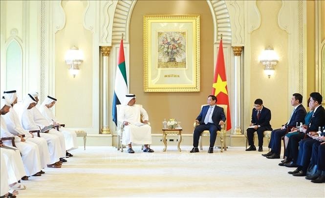 Thủ tướng Phạm Minh Chính tiếp Giám đốc Cơ quan Đầu tư Abu Dhabi (ADIA) Sheikh Hamed bin Zayed Al Nahyan. Ảnh: Dương Giang/TTXVN