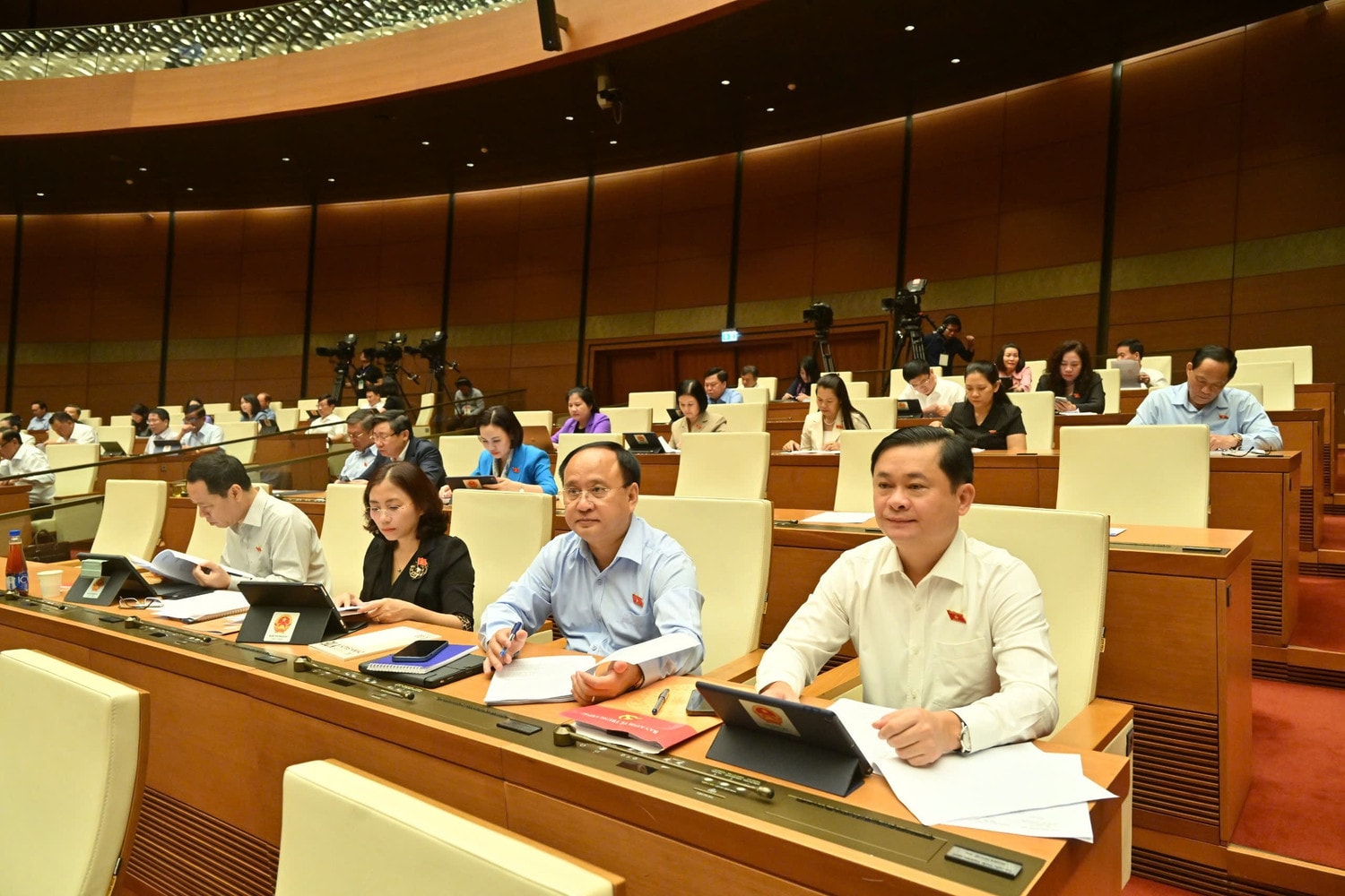 Các đại biểu dự phiên họp. Ảnh: Quang Khánh