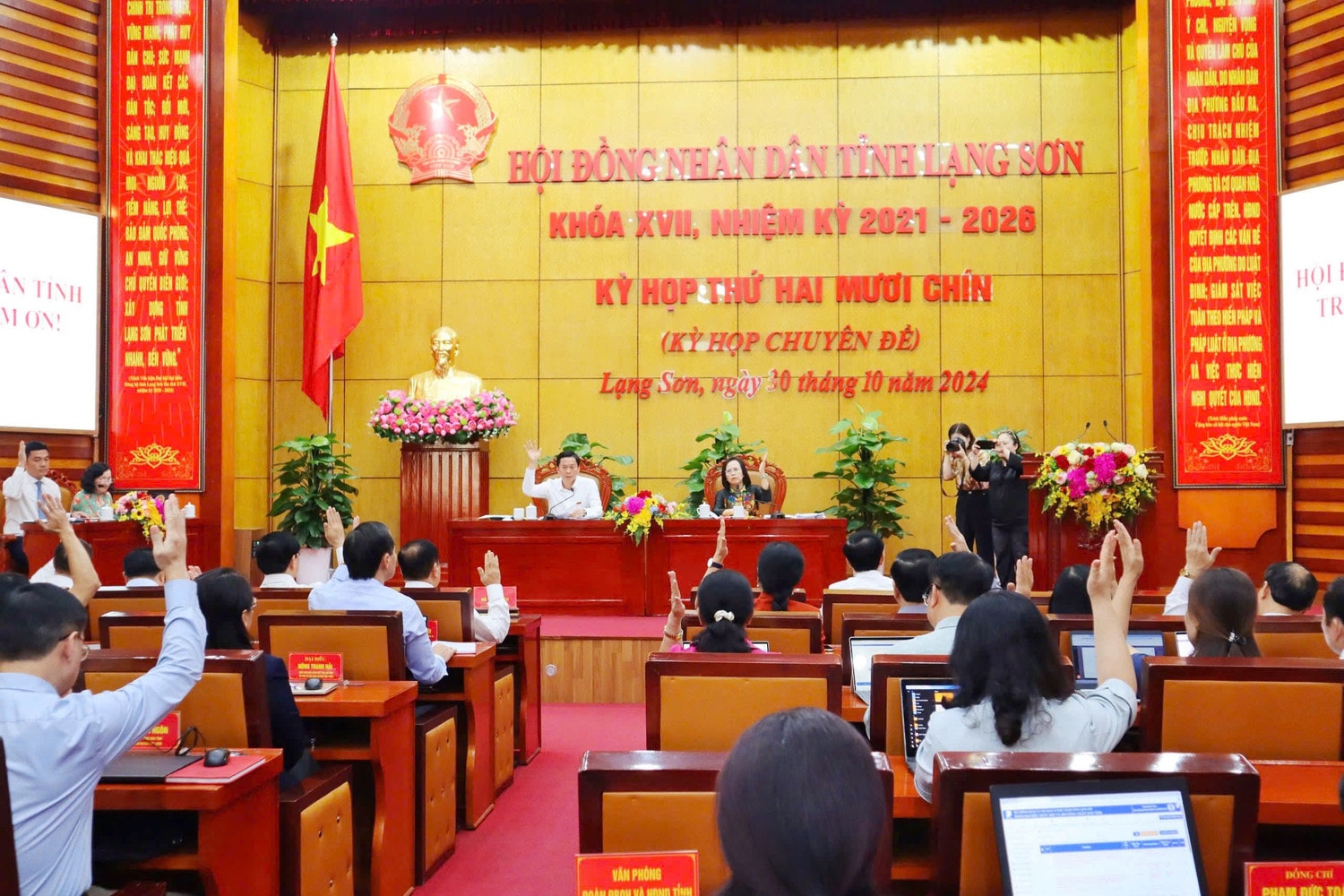 7fc7a840-5ad4-434c-aaed-734490f26061.jpg