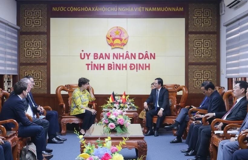 An overview of the working session between leaders of Binh Dinh and Helga Margarete Barth, German Ambassador to Vietnam. (Photo: binhdinh.gov.vn) An overview of the working session between leaders of Binh Dinh and Helga Margarete Barth, German Ambassador to Vietnam. (Photo: binhdinh.gov.vn)