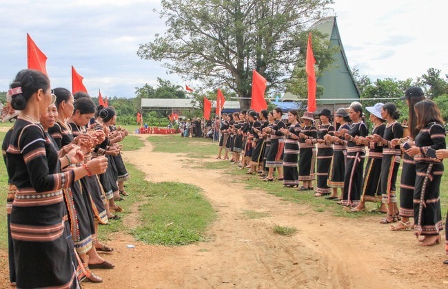 Ngày hội Đại đoàn kết toàn dân tộc được tổ chức hàng năm tại các thôn, làng tỉnh Kon Tum. Ảnh: HT