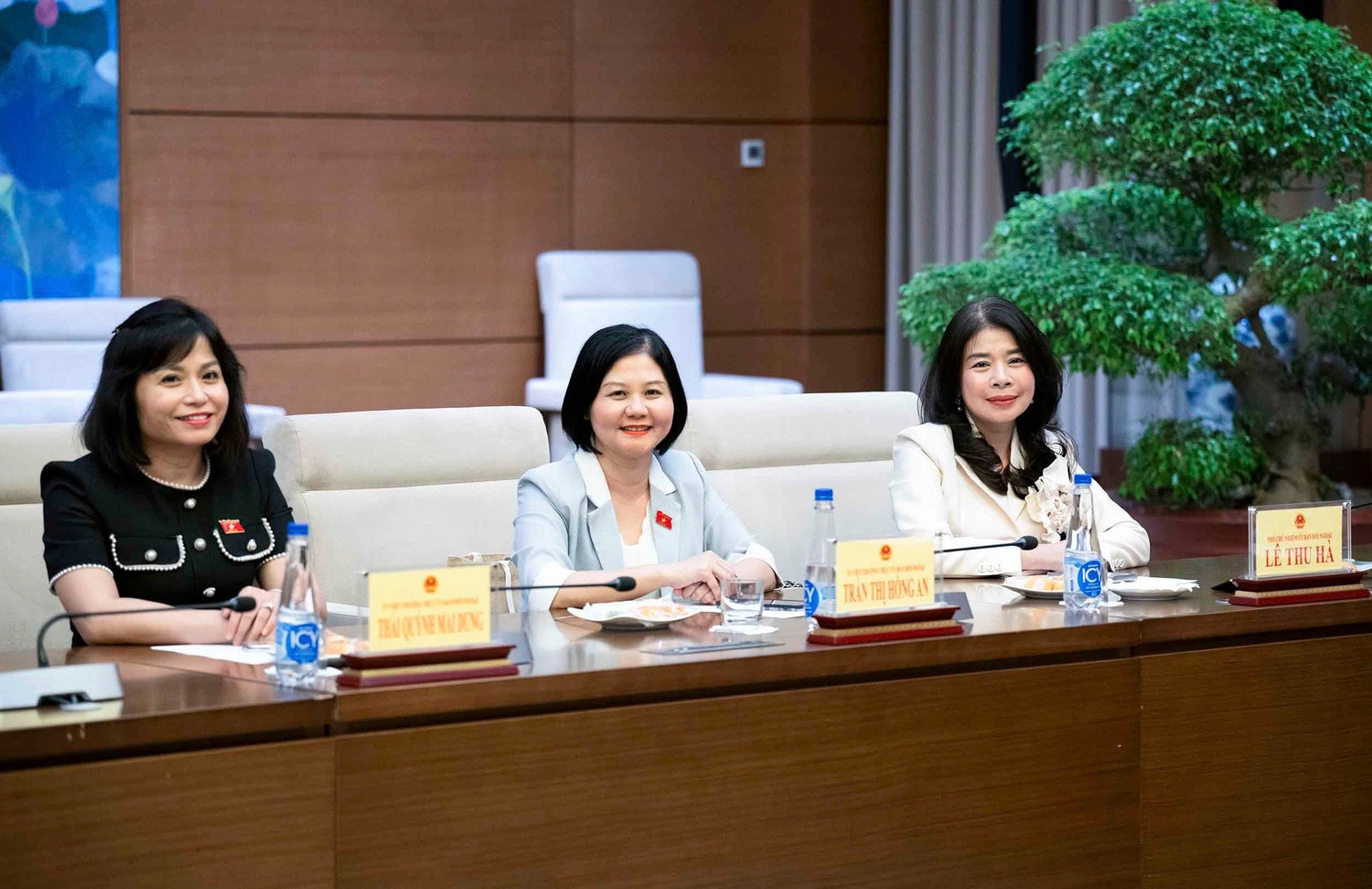 Thường trực Ủy ban Đối ngoại dự cuộc làm việc