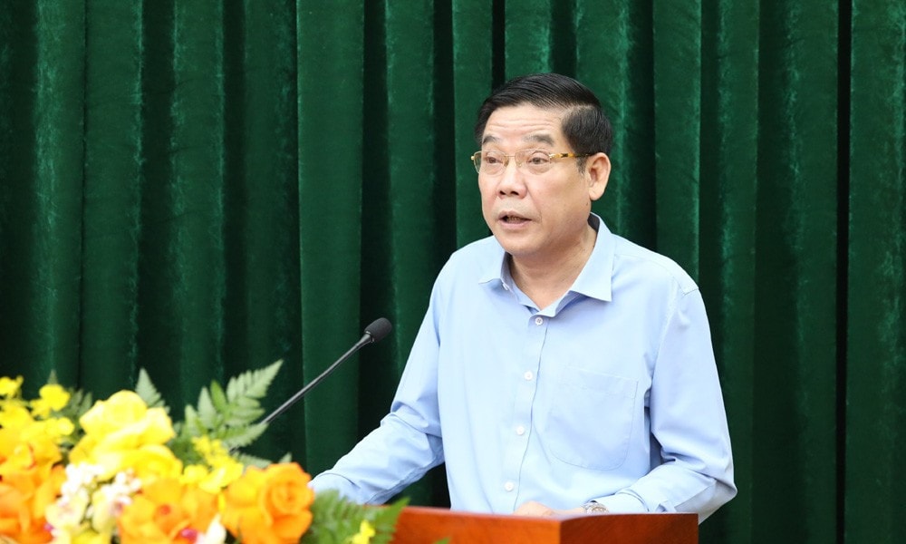 Đồng chí Nguyễn Văn Gấu phát biểu tại hội nghị.