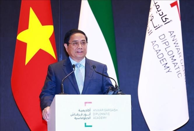 Thủ tướng Phạm Minh Chính phát biểu về chính sách của Việt Nam tại Học viện Ngoại giao Anwar Gargash. Ảnh: Dương Giang/TTXVN