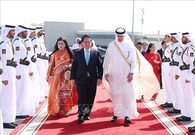 Lễ tiễn Thủ tướng Phạm Minh Chính và Phu nhân kết thúc chuyến thăm chính thức Nhà nước Qatar. Ảnh: Dương Giang/TTXVN