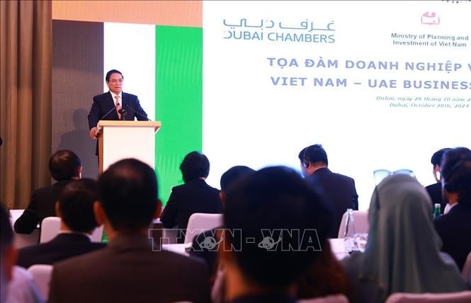 Thủ tướng Phạm Minh Chính phát biểu tại Tọa đàm doanh nghiệp Việt Nam - UAE. Ảnh: Dương Giang/TTXVN