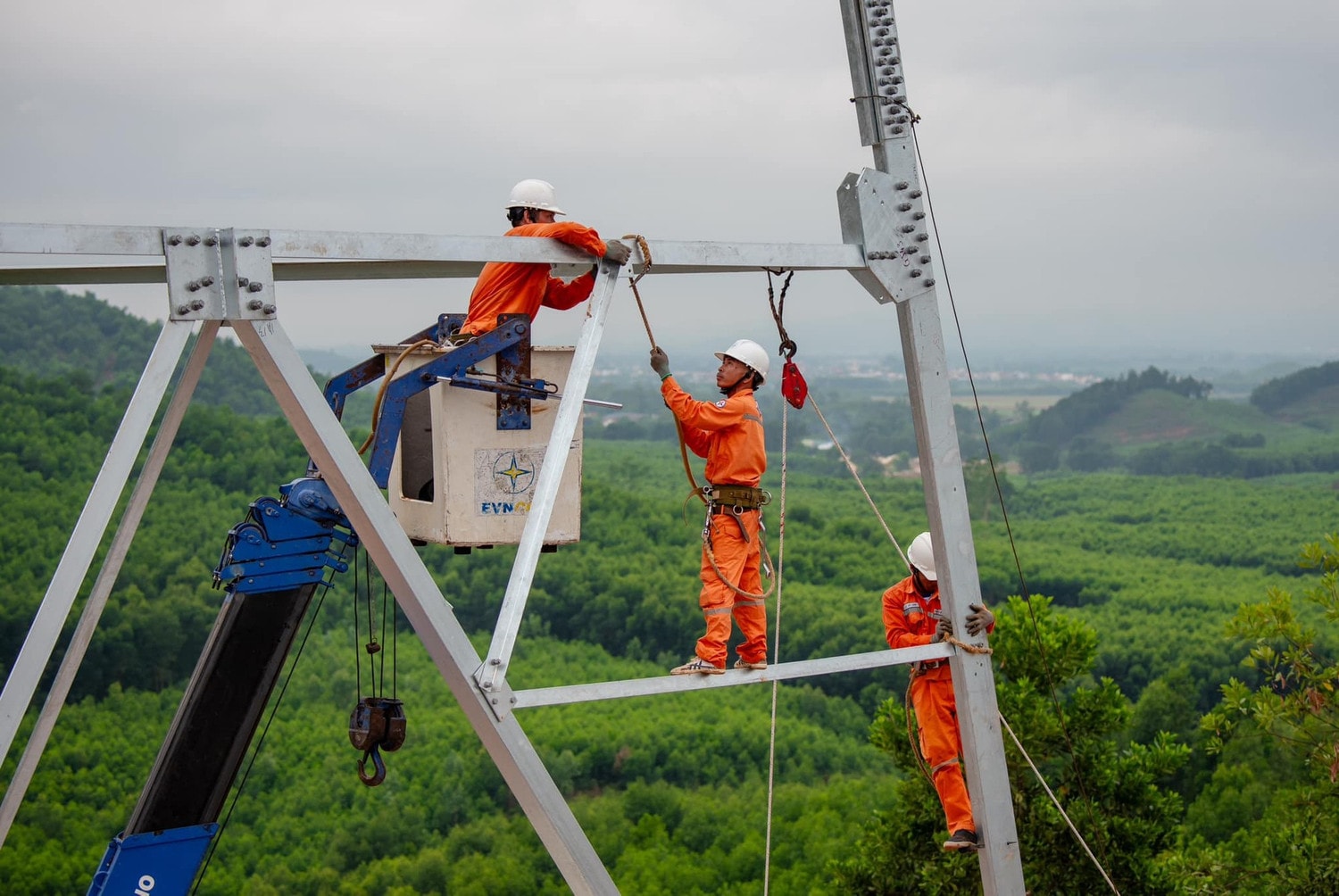 Nhu cầu tiêu thụ điện tăng cao trong các tháng cuối năm, dự kiến tăng từ 11% - 13%
