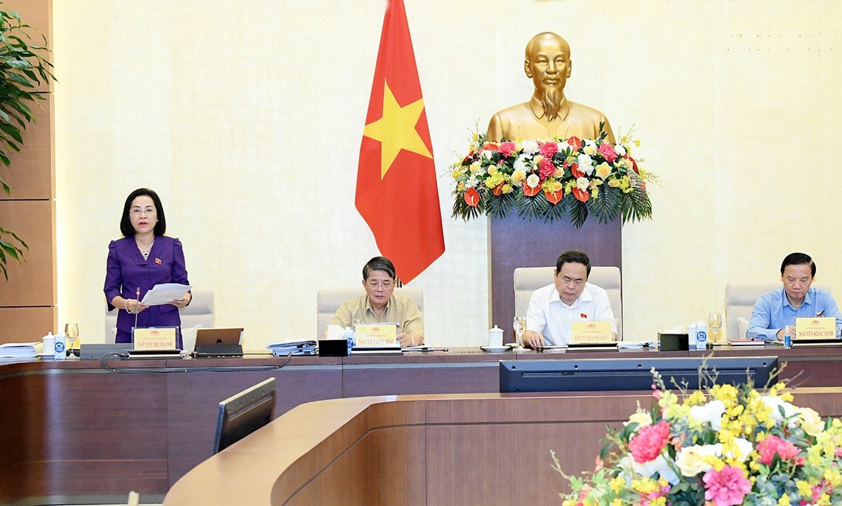 Phó Chủ tịch Quốc hội Nguyễn Thị Thanh phát biểu kết luận phiên họp. Ảnh: Lâm Hiển