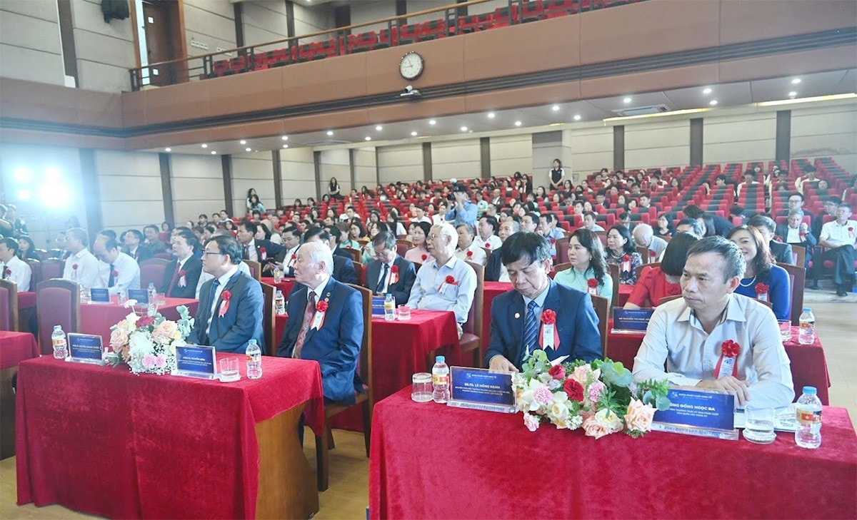 Các đại biểu dự cuộc gặp mặt
