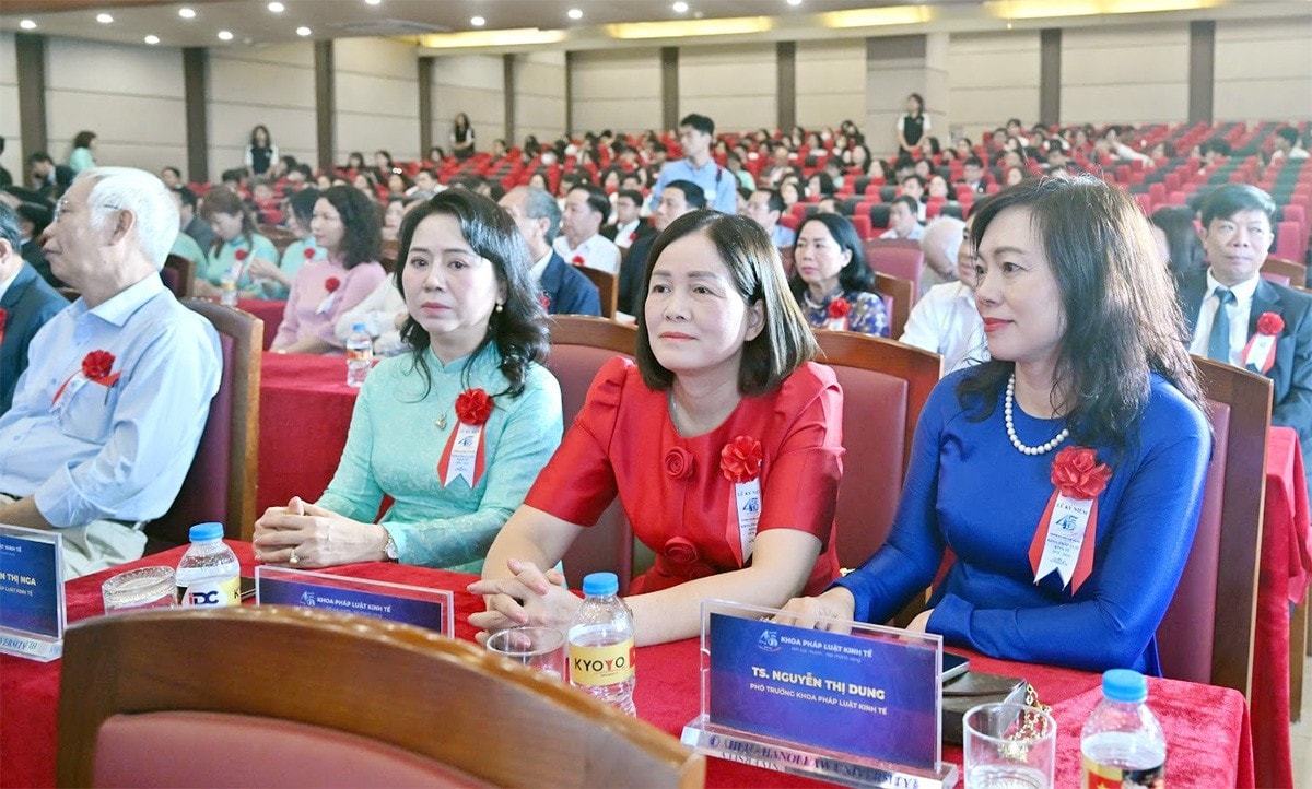 Các đại biểu dự cuộc gặp mặt