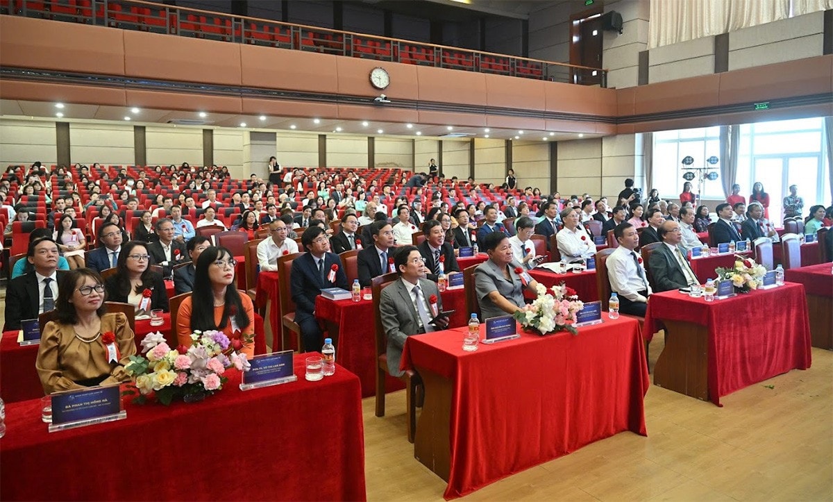 Các đại biểu dự cuộc gặp mặt