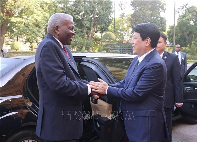 Chủ tịch nước Lương Cường đón Chủ tịch Quốc hội Chính quyền Nhân dân Cuba Esteban Lazo Hernandez. Ảnh: Lâm Khánh/TTXVN