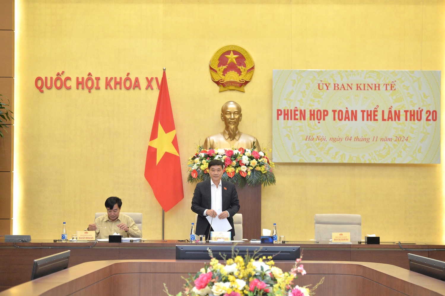 chu-nhiem-uy-ban-kinh-te-vu-hong-thanh-phat-bieu.jpg