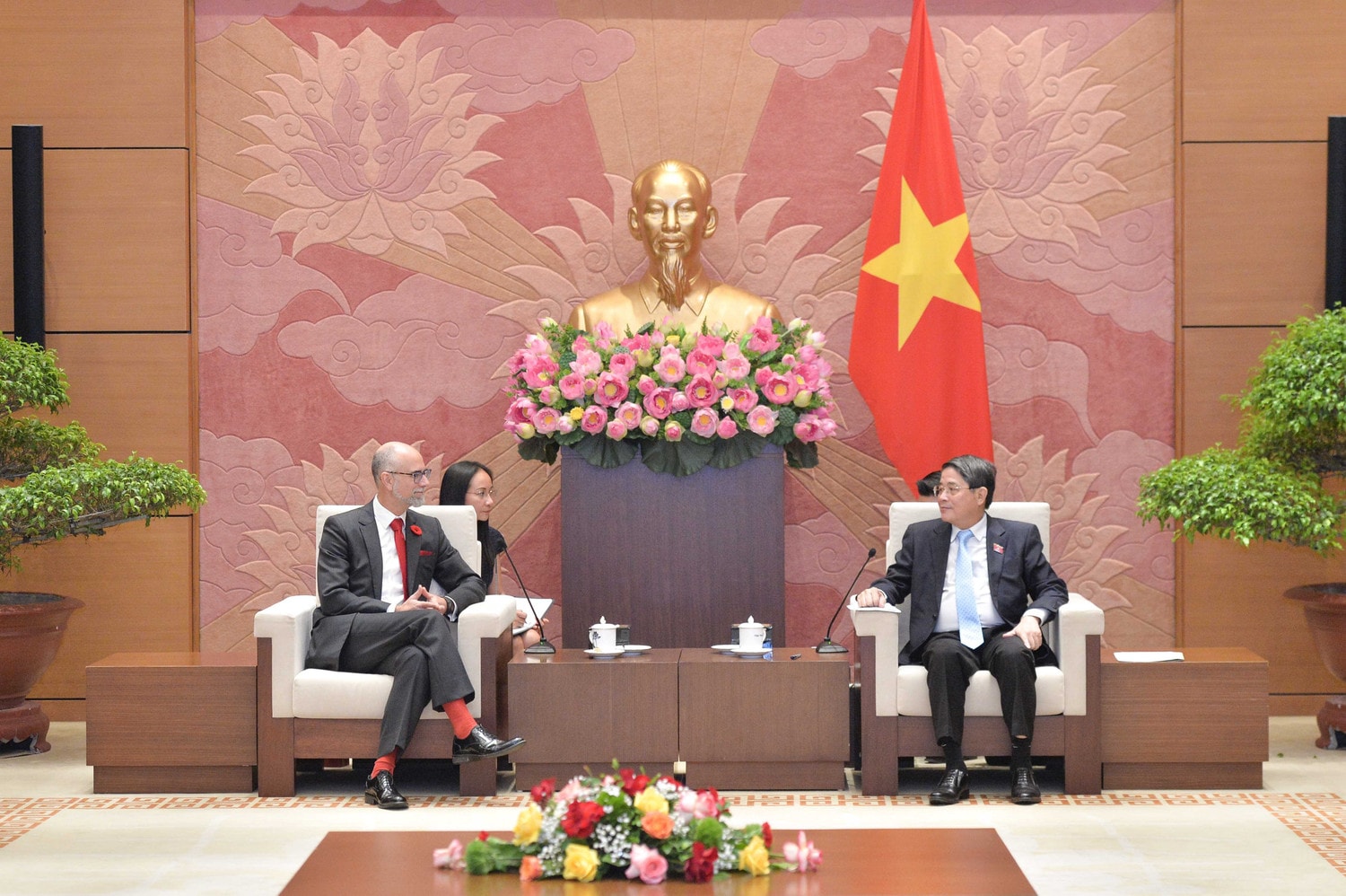 pho-chu-tich-qh-nguyen-duc-hai-tiep-dai-su-canada.jpg