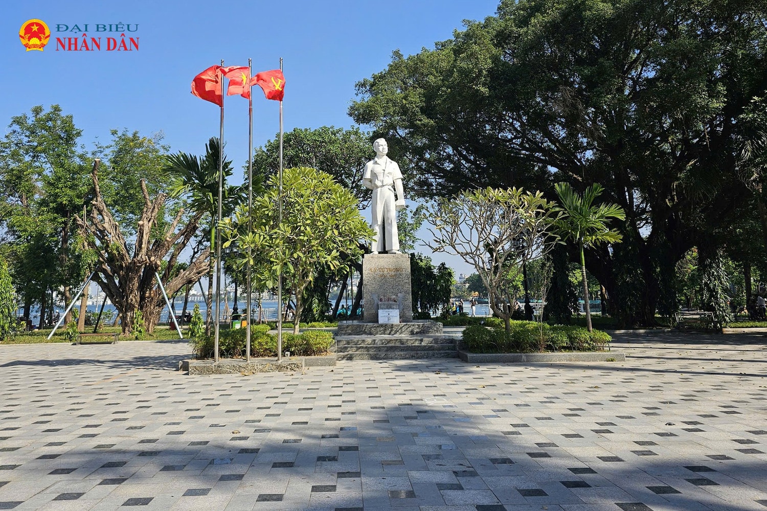 vuon-hoa-ly-tu-trong-ha-noi-2024-10.jpg