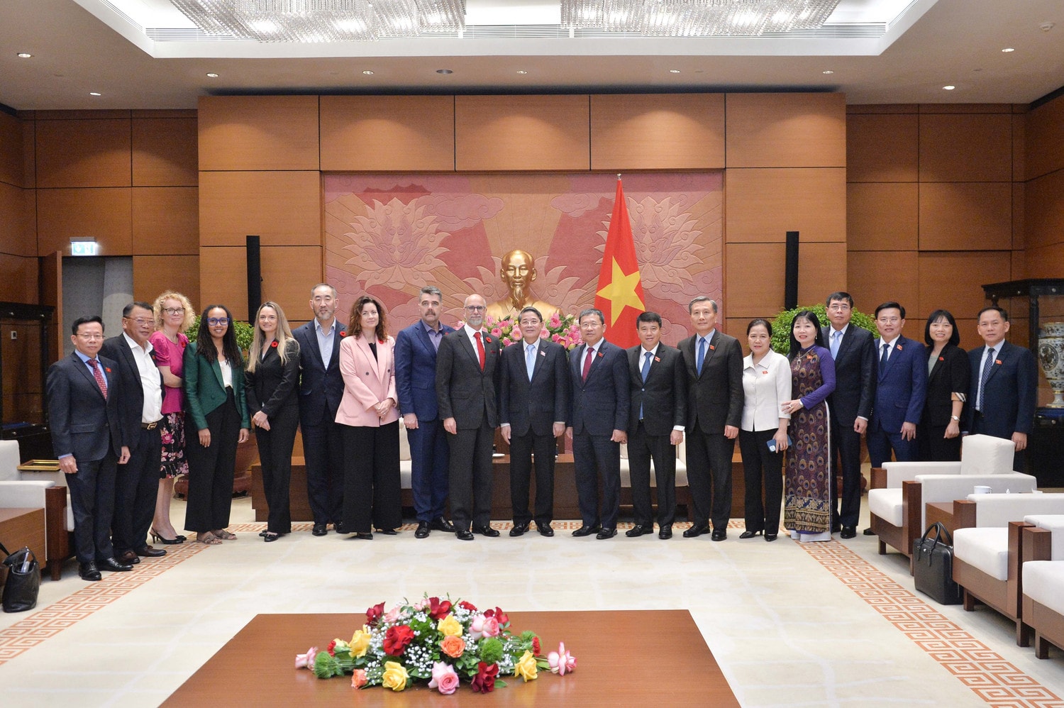 cac-dai-bieu-chup-anh-luu-niem.jpg