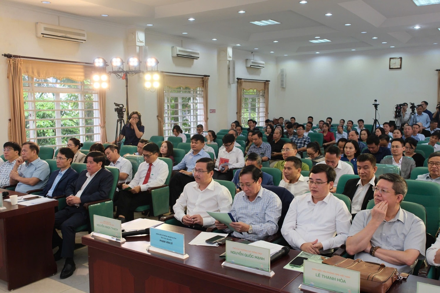 Toàn cảnh diễn đàn