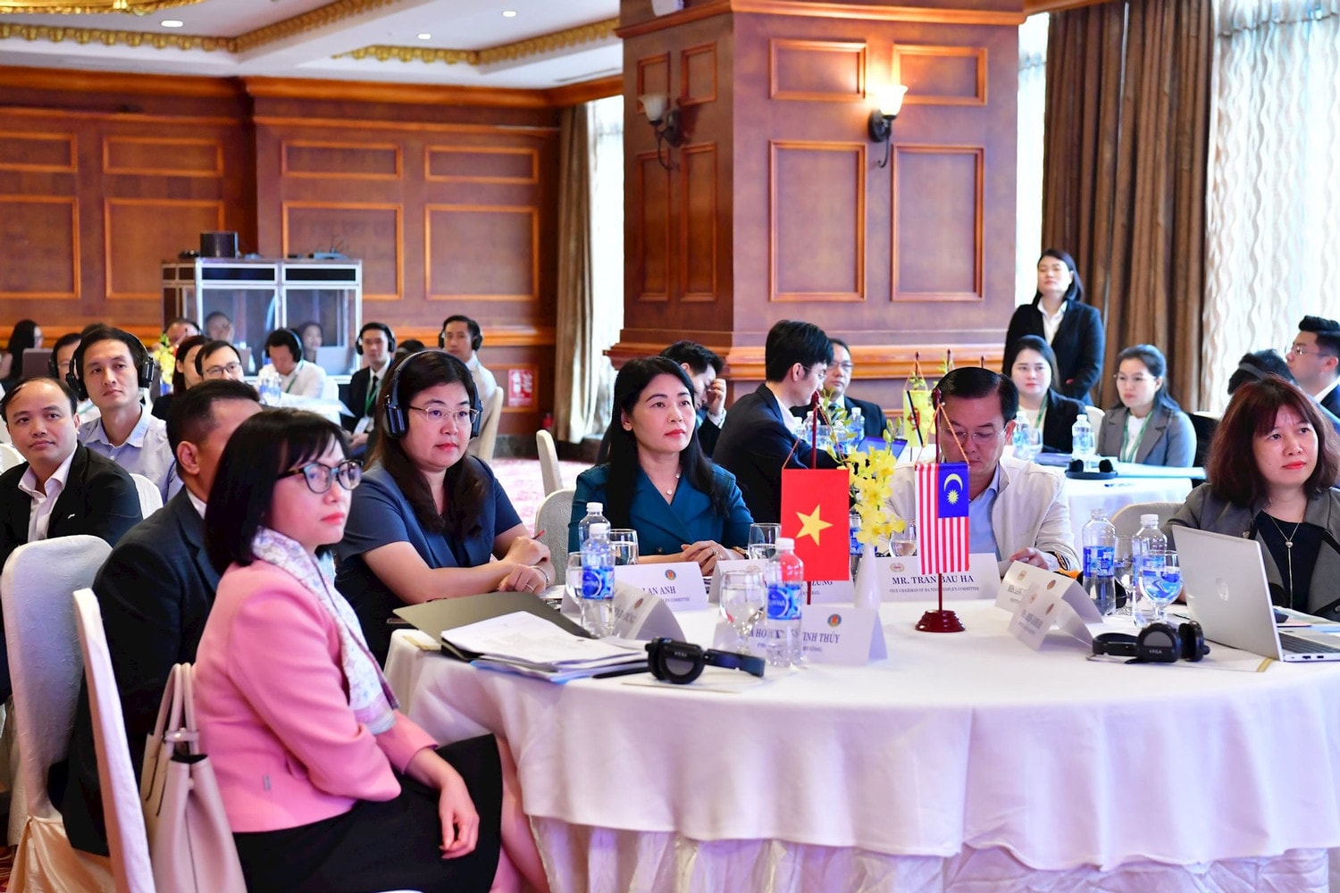 Các đại biểu dự Hội thảo.