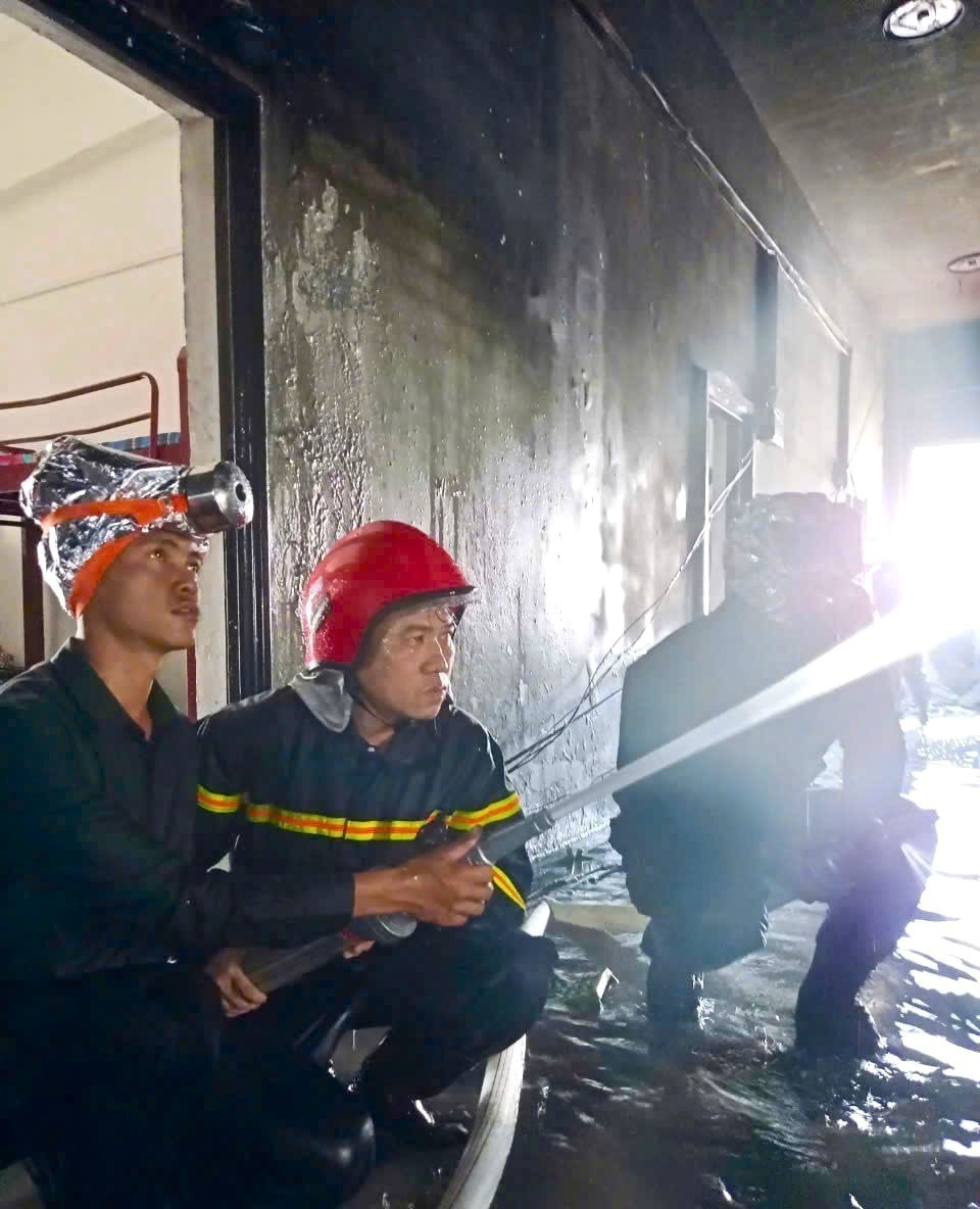 Tay Ninh province has helped Cambodia’s rescue teams in putting out a fire at a casino in Tbong Khmum province. (Photo: VNA) Tay Ninh province has helped Cambodia’s rescue teams in putting out a fire at a casino in Tbong Khmum province. (Photo: VNA)