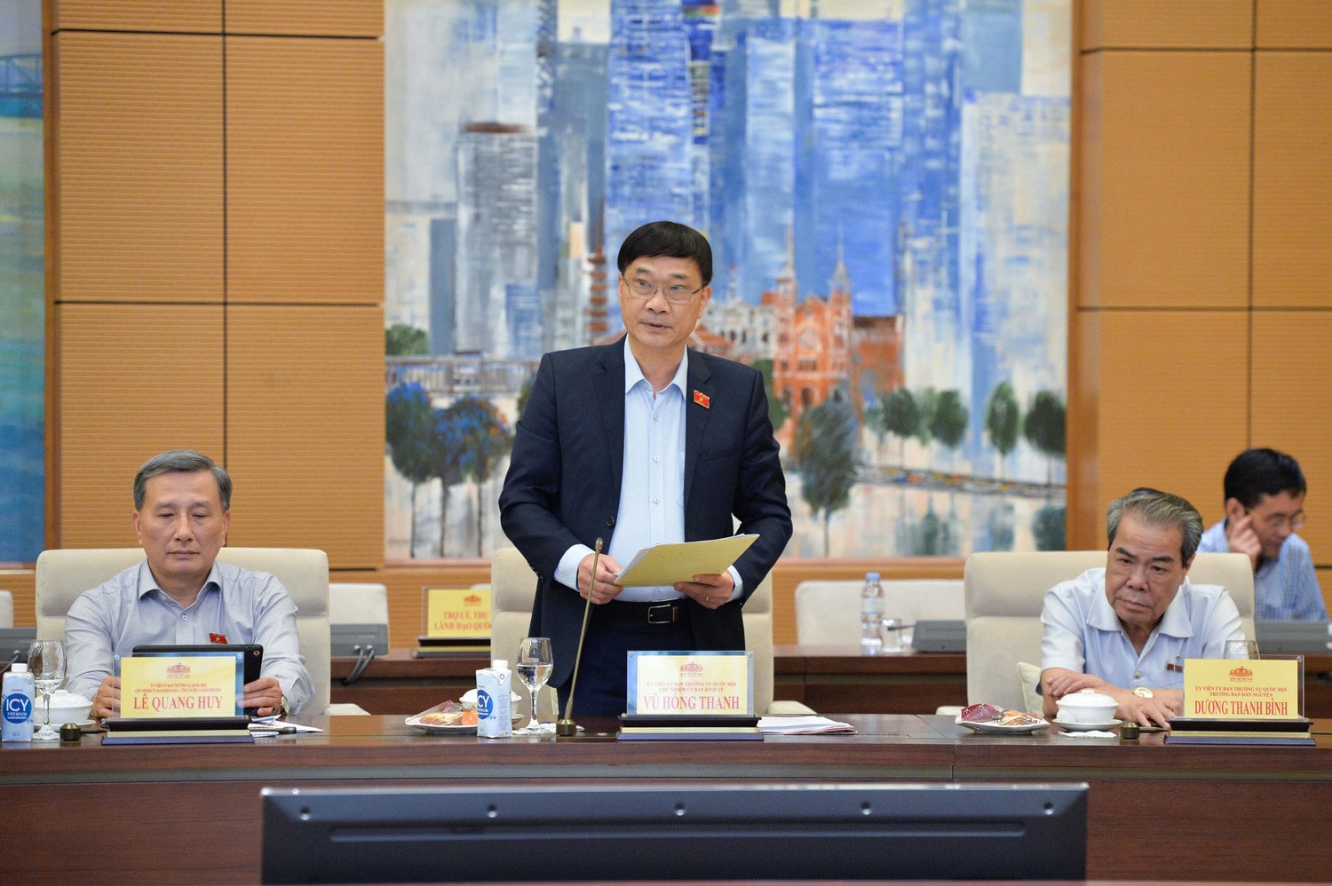 chu-nhiem-uy-ban-kinh-te-vu-hong-thanh.jpg