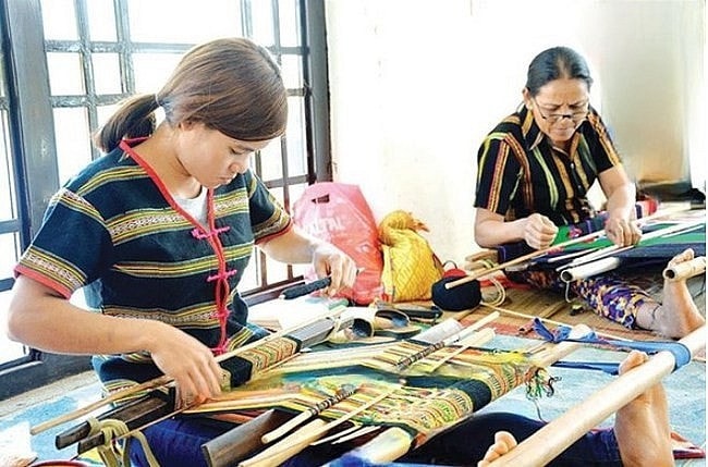 tinh-dak-nong-voi-no-luc-giam-ngheo-ben-vung-cho-dong-bao-dan-toc-thieu-so-20220826154523.jpg
