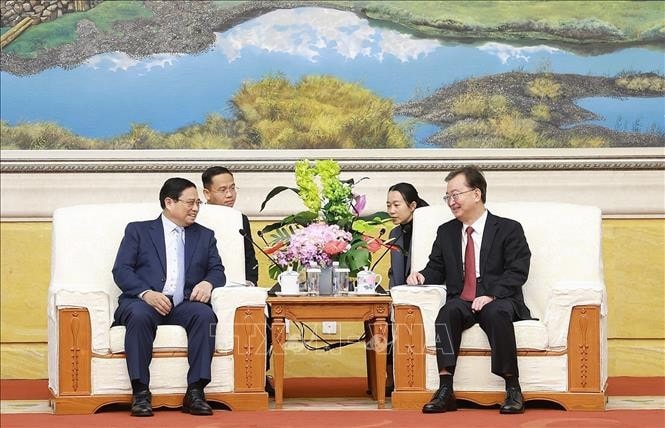 Thủ tướng Phạm Minh Chính gặp Bí thư Tỉnh ủy Vân Nam Vương Ninh. Ảnh: Dương Giang/TTXVN