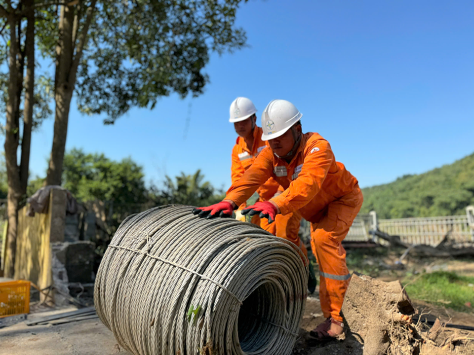 anh-2-pc-lang-son-no-luc-trien-khai-cac-bien-phap-khac-phuc-cap-dien-tro-lai-som-nhat-cho-khach-hang-bi-anh-huong-con-bao-so-3-yagi-anh-npc.png