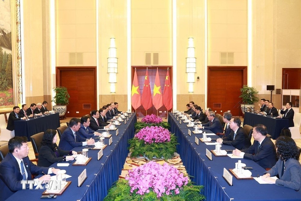 Thủ tướng Phạm Minh Chính gặp Thủ tướng Trung Quốc Lý Cường. Ảnh: Dương Giang/TTXVN