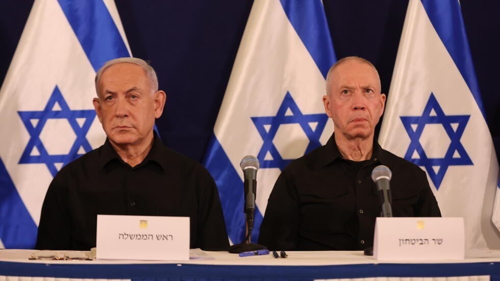 Thủ tướng Netanyahu và Bộ trưởng Gallant trong cuộc họp báo tại Tel Aviv tháng 10.2023. Ảnh: Reuters