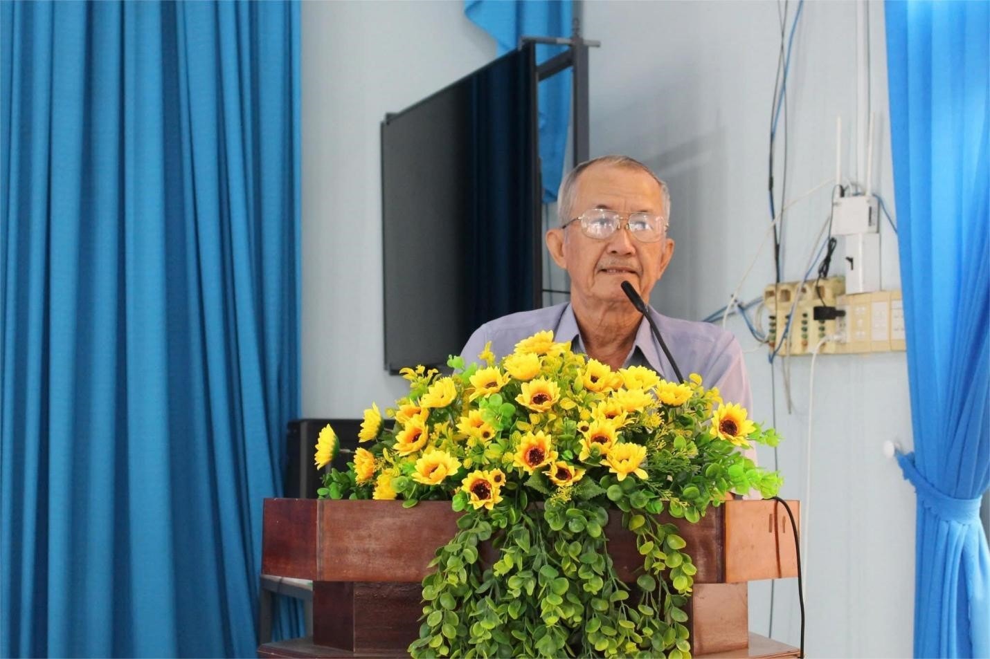 cu-tri-xa-tan-trung-tp-go-cong-phat-bieu-y-kien.jpg