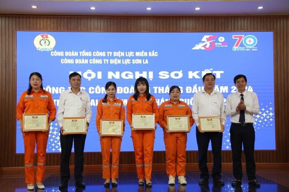 anh-1-pc-son-la-bieu-duong-can-bo-cong-doan-gioi-cap-cong-doan-cong-ty-anh-npc.jpg
