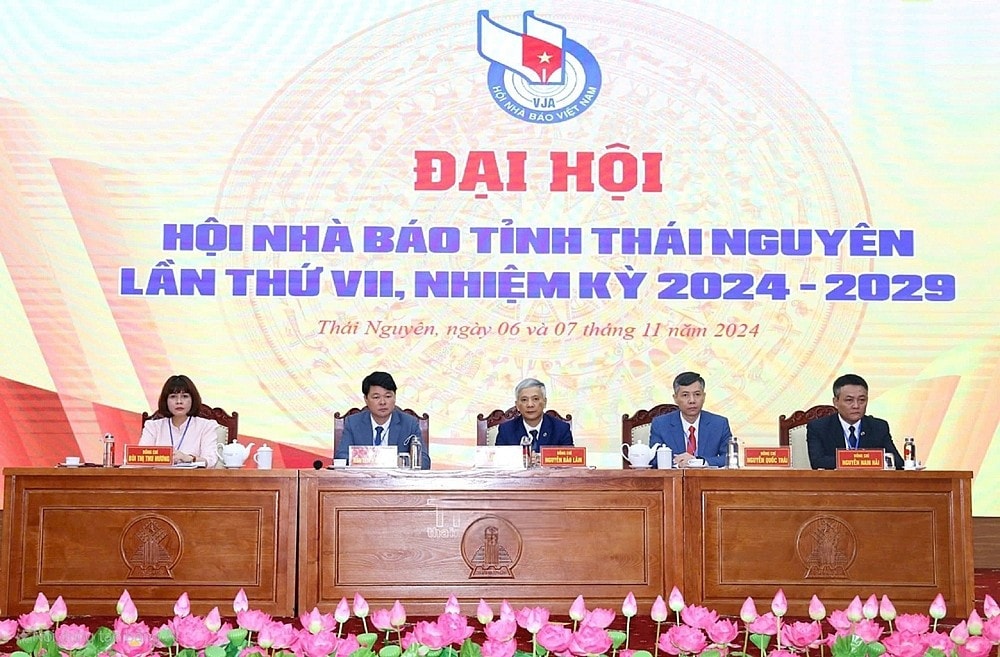 Đoàn Chủ tịch Đại hội
