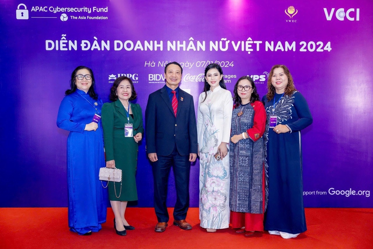 ong-nguyen-quang-vinh-pho-chu-tich-vcci-ba-huynh-thi-ri-chu-tich-nu-doanh-nhan-an-giang-ba-mai-dieu-huyen-pho-phu-trach-hoi-dong-doanh-nhan-nu-vn-vcci.jpg