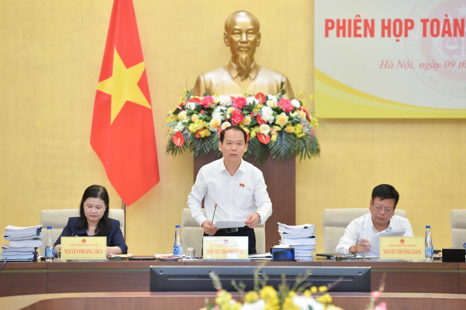 chu-nhiem-uy-ban-phap-luat-hoang-thanh-tung-phat-bieu-1.jpg