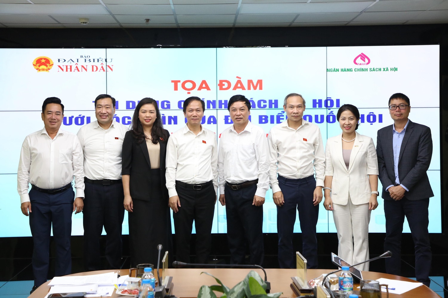 Các đại biểu dự tọa đàm