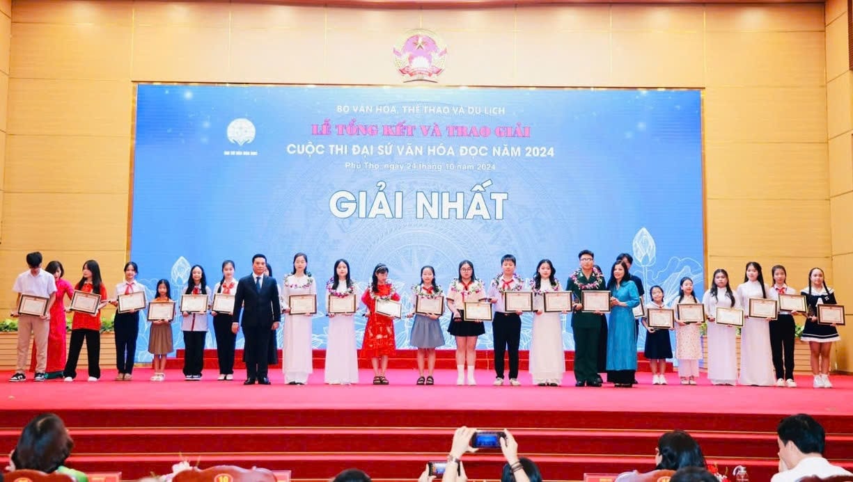 nhat.jpg