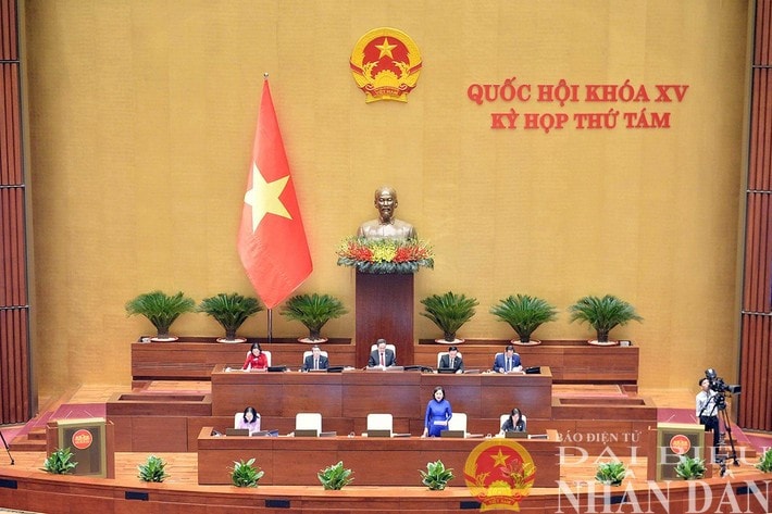 Thống đốc Ngân hàng Nhà nước Nguyễn Thị Hồng trả lời chất vấn. Ảnh: H.Long