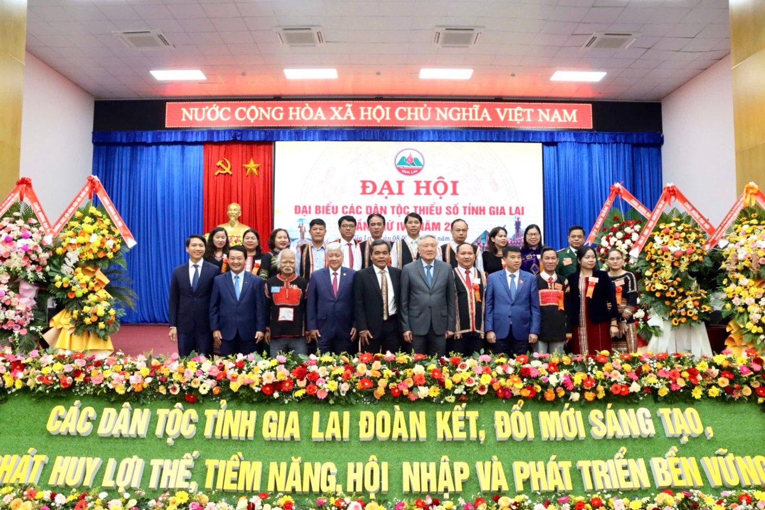 Các đại biểu chụp ảnh lưu niệm tại đại hội