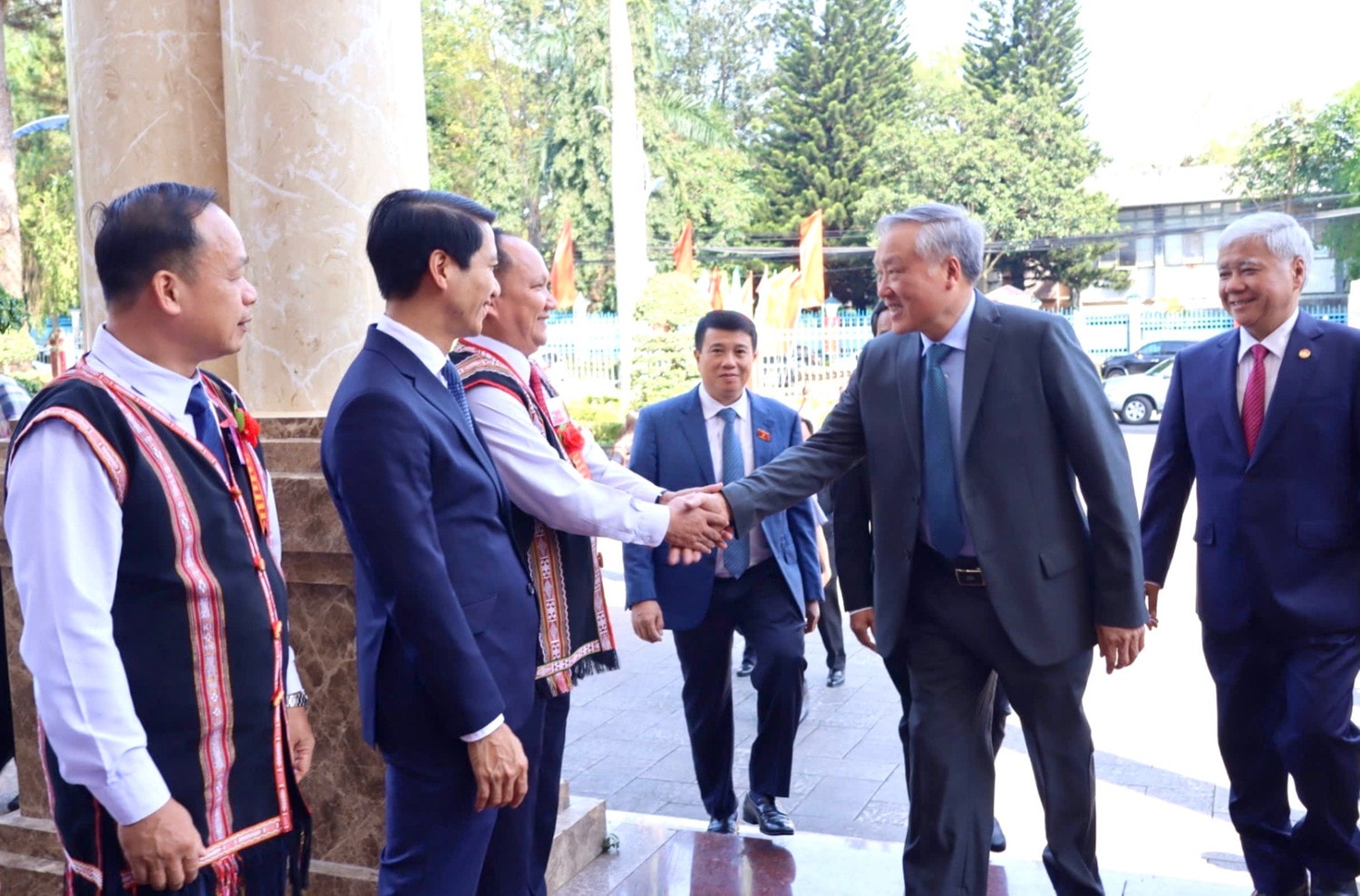 Ủy viên Bộ Chính trị, Bí thư Trung ương Đảng, Phó Thủ tướng Thường trực Chính phủ Nguyễn Hòa Bình cùng các đại biểu dự Đại hội đại biểu các DTTS tỉnh Gia Lai lần thứ IV, năm 2024